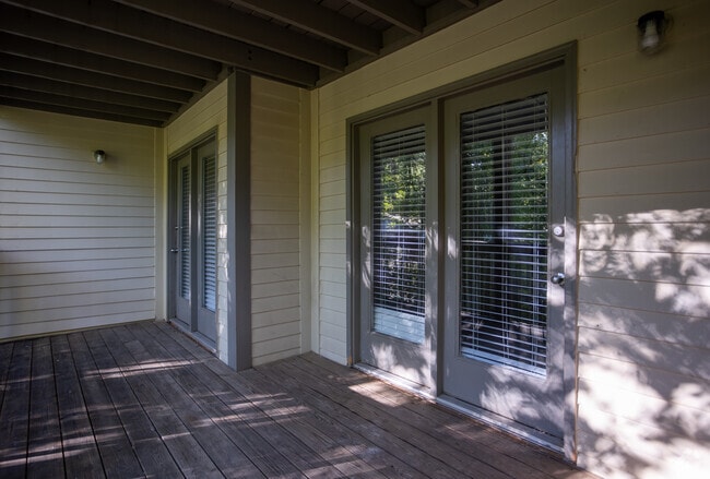 2BR,2BA - Patio