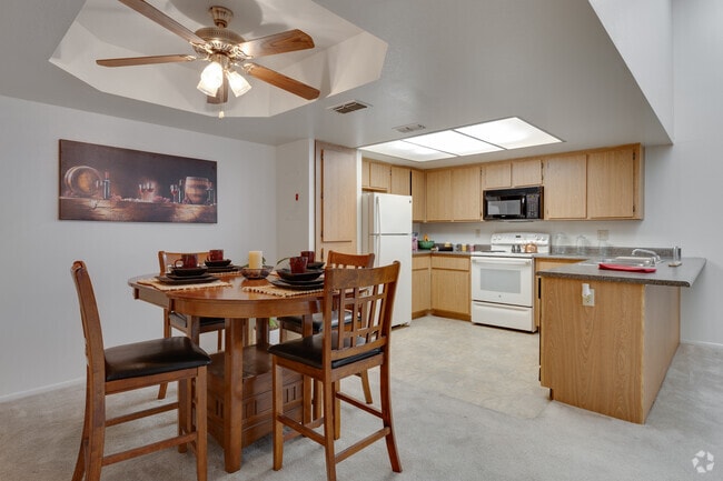 2BR, 2BA - 1,055SF