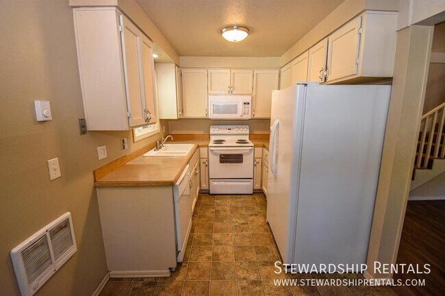 Photo - 2427 Miami Ln