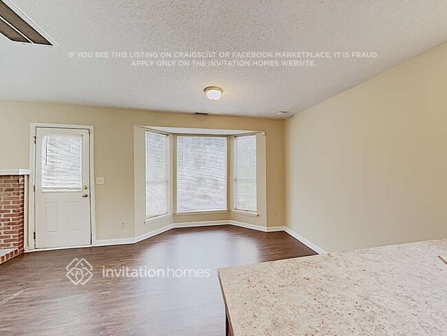 Photo - 8627 Lockerbie Ln