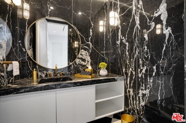 Photo - 525 N Camden Dr