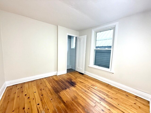 Photo - Charming 2 + Den Bedroom In OLD NORTH for Rent - ALL INCLUSIVE LIVING! Unité Upper