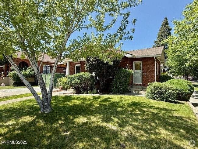 Building Photo - 609 W 10th St Rental