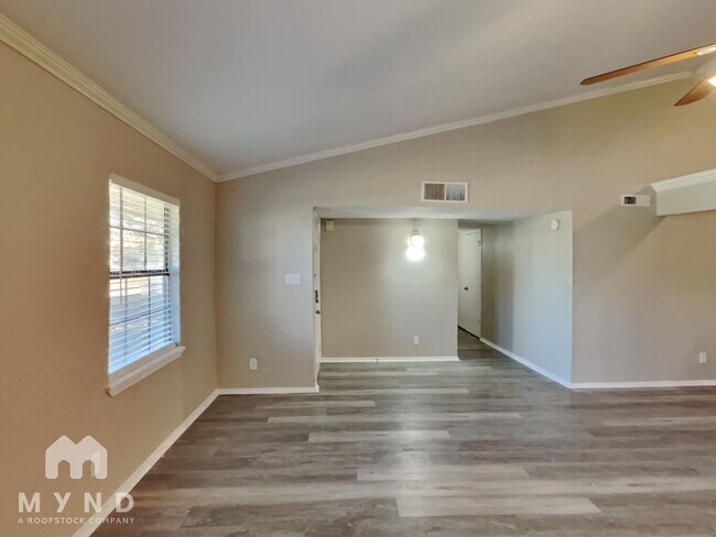 Photo - 325 Hemlock Dr