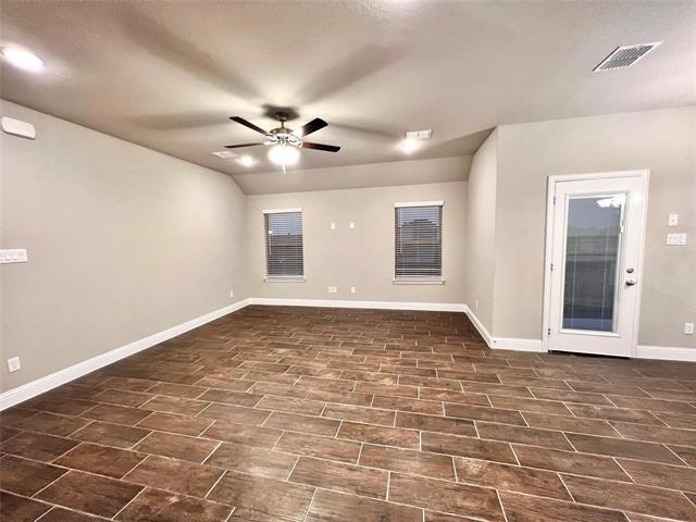 Photo - 537 Hillcrest Cir