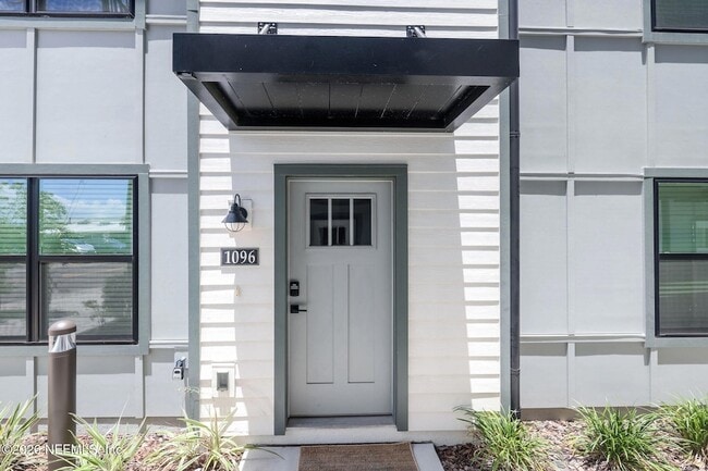 Building Photo - 1096 Farwell St