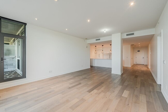 Photo - 1010 Rue de la Commune E Unit 106