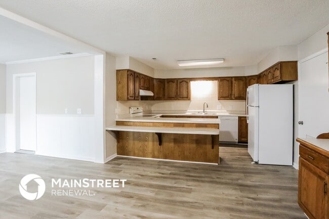 Photo - 400 Holtz Ave