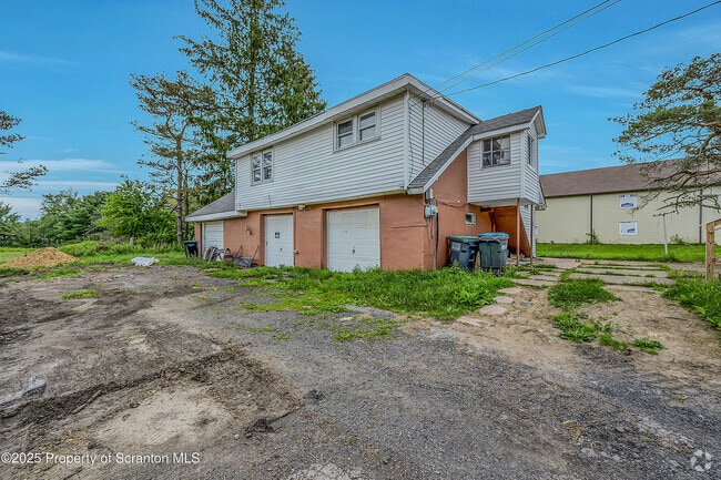 Building Photo - 664 Laurel Dr Rental