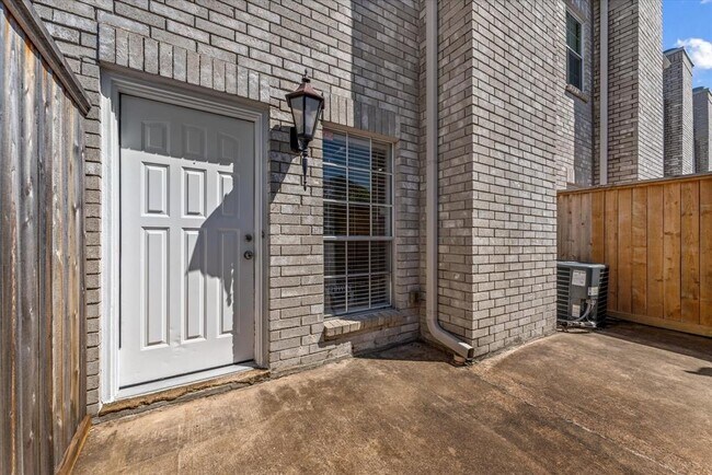 Photo - 4001 Tanglewilde St Unit 702