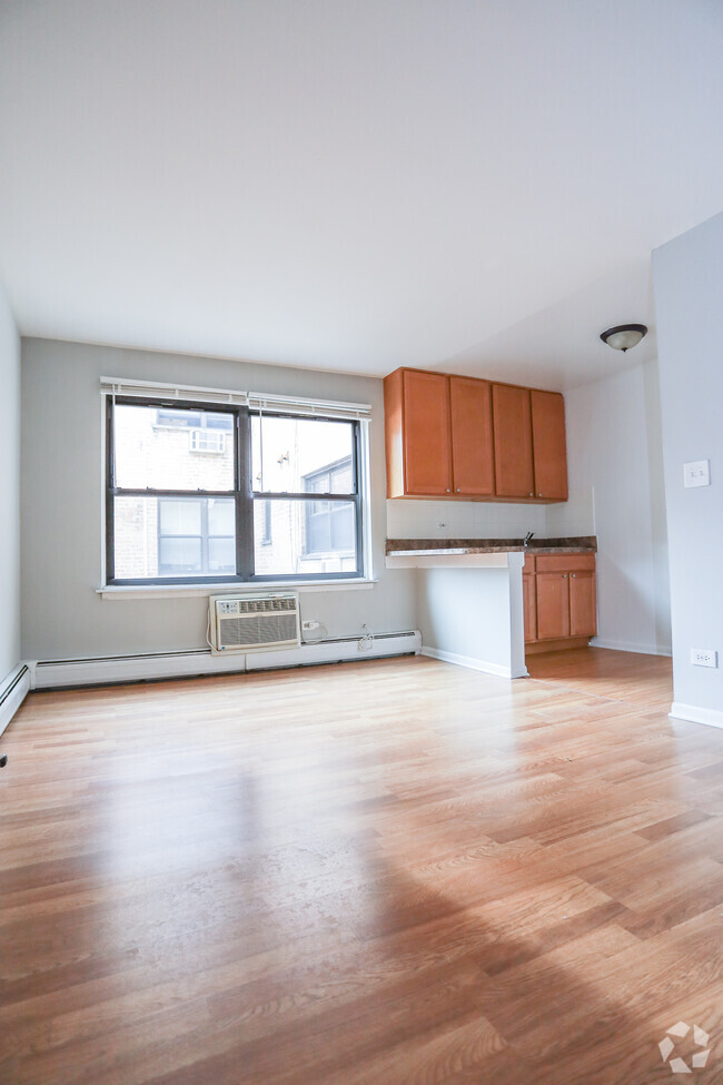 Building Photo - 455 W Briar Pl Unit #304 Rental