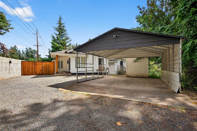 Building Photo - 4.5 Acre Dream Home in Oregon City Awaits