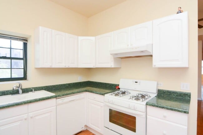 Photo - 218 W Division St Unit 4