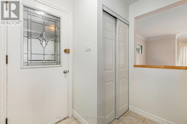 Photo - 323 Lanark Ave