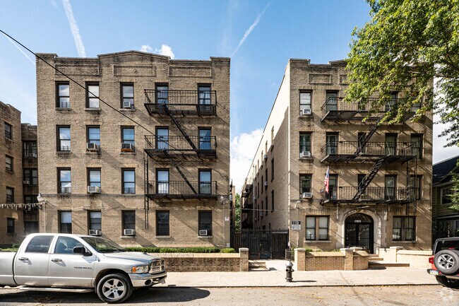 Photo - 8622-86-30 98th St