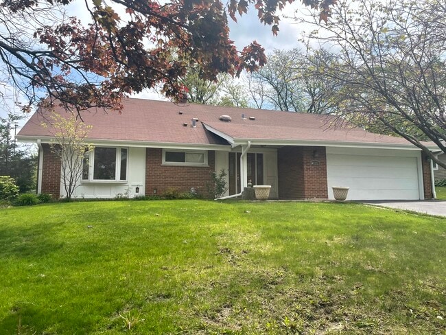 Photo - 2S525 Lloyd Ave