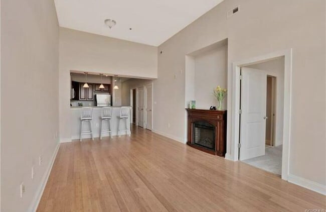 Photo - 1333 W Broad St Unit 513