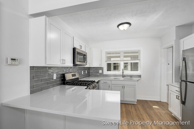 Photo - 239 Elmwood St NE