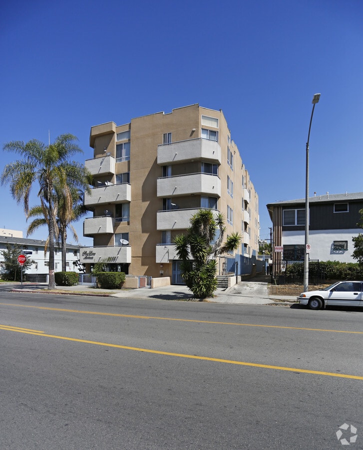 Foto principal - 3855 W 7th St