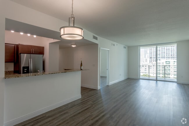 2BR,2BA - 1,089 SF