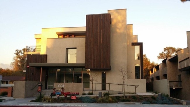 Building Photo - 1008 N Monterey St Unit 101