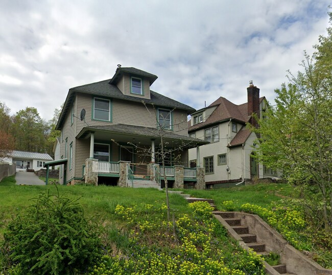 Building Photo - 341 Broad St Rental