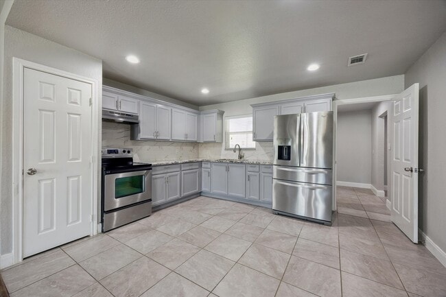 Photo - 5014 Yellowstone Blvd