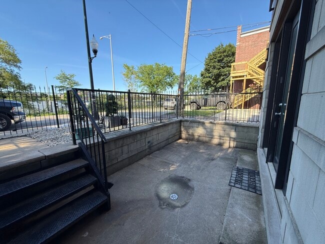 2513 W Congress Pkwy