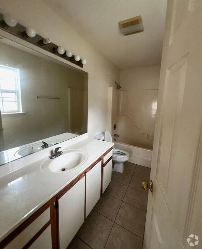 Building Photo - Coming soon! Students considered Holly Tre... Rental