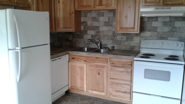 Photo - Emerald Gardens Apartments