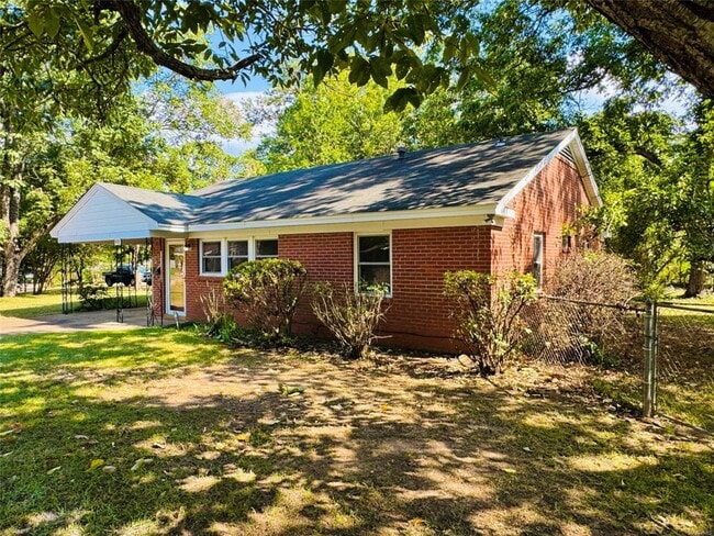 929 Parkwood Dr