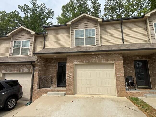 Building Photo - Gated Sango Townhome- Prime Location for Commutes Unit 802