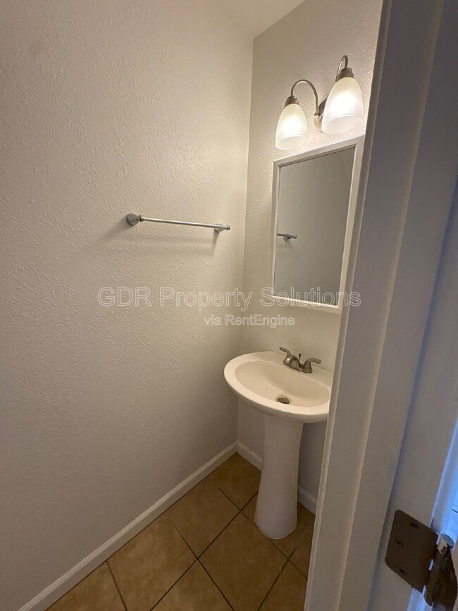 Photo - 704 Fruit Ave NW