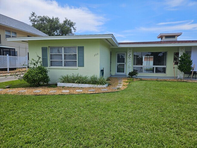 Building Photo - Annual Unfurnished 2 Bedroom, 2 Bath Duple... Rental