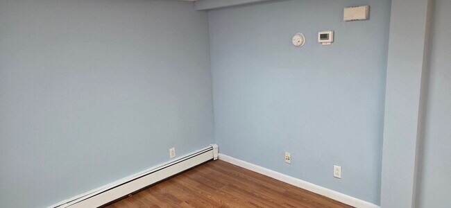 Photo - 2393 Henry St