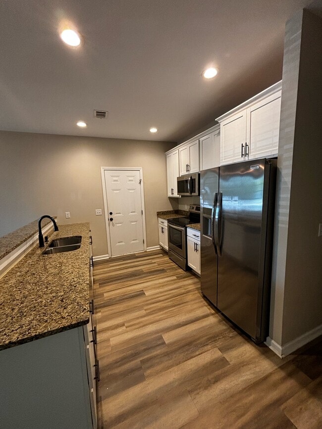 Photo - 715 Truman St