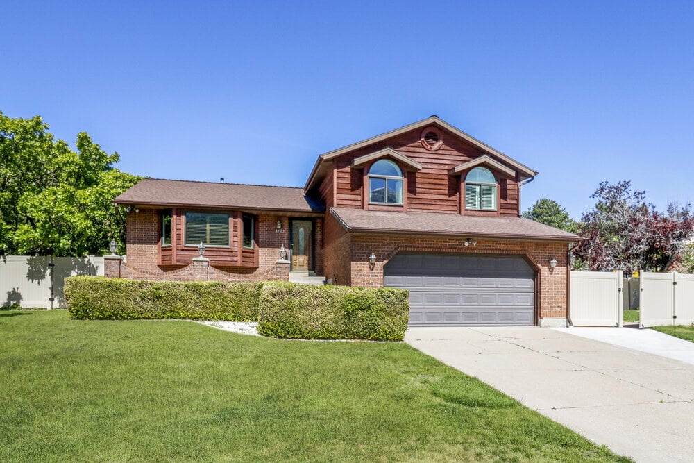 Photo - 3325 N 2550 E House
