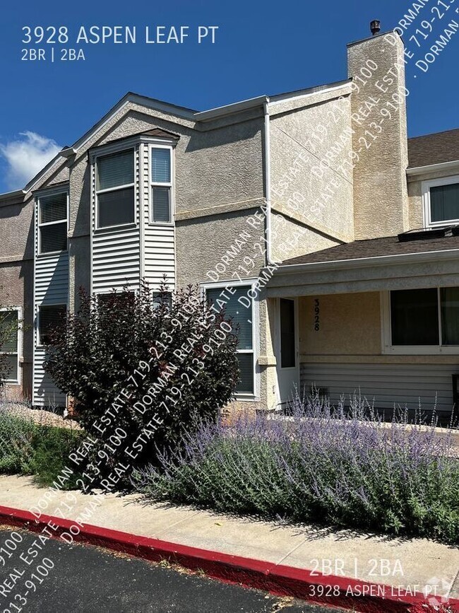 Building Photo - Centrally located townhome