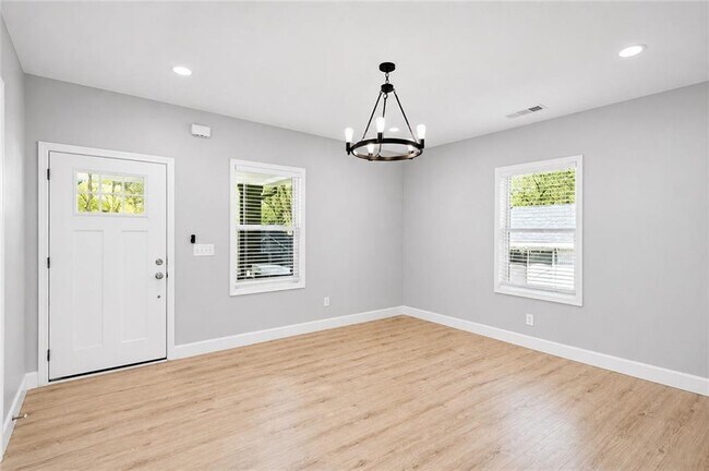 Photo - 2203 Wingate St SW