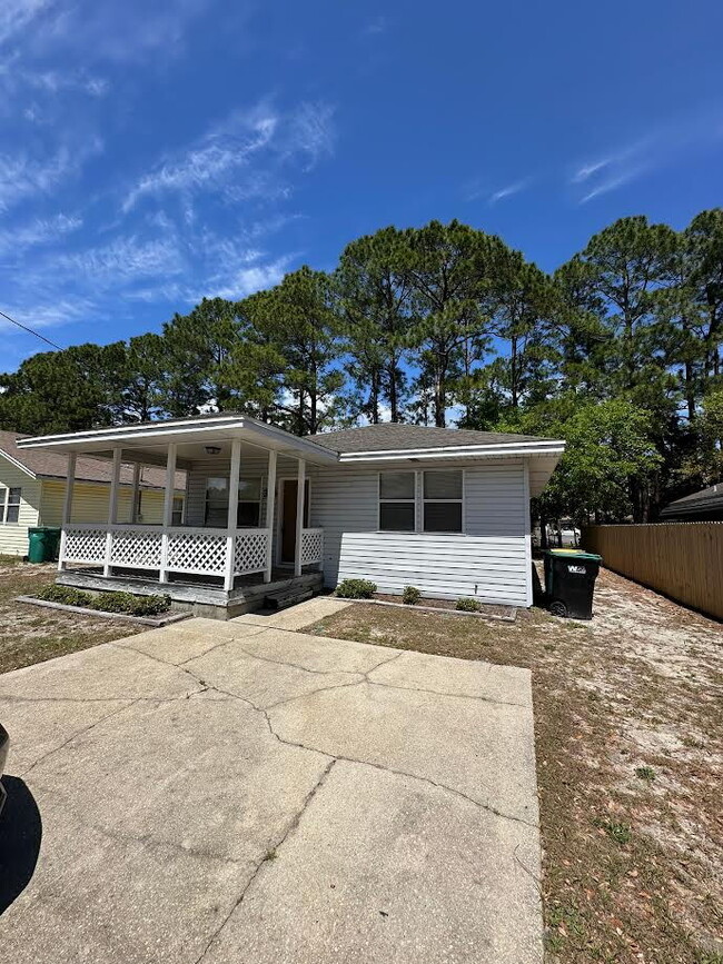 Building Photo - Charming 2-Bedroom Retreat in Mary Esther!