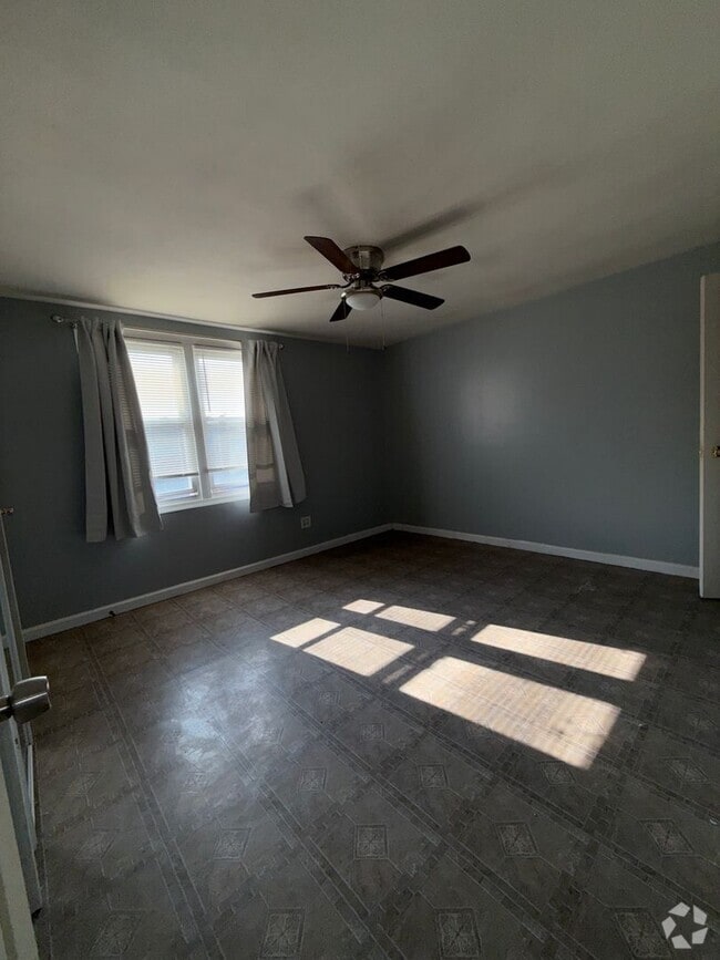 Building Photo - 3830 Palmetto St Unit 3830 Palmetto St 2nd Floor Rental