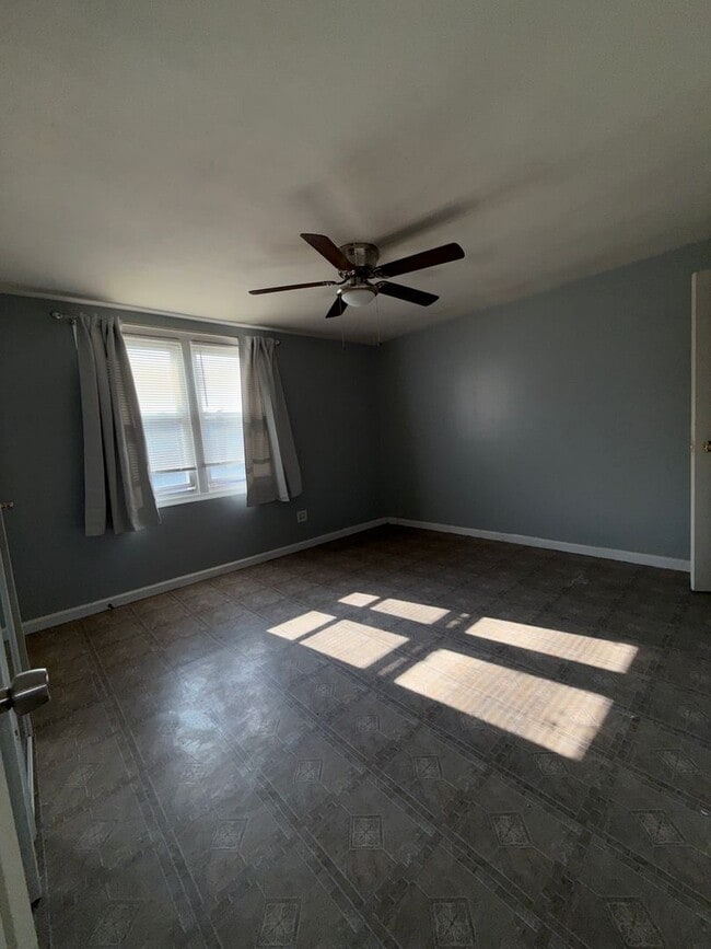 Building Photo - 3830 Palmetto St Unit 3830 Palmetto St 2nd Floor Rental