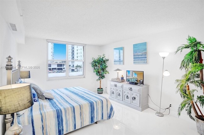 Building Photo - 2501 S Ocean Dr Unit 339 (Available June 15)
