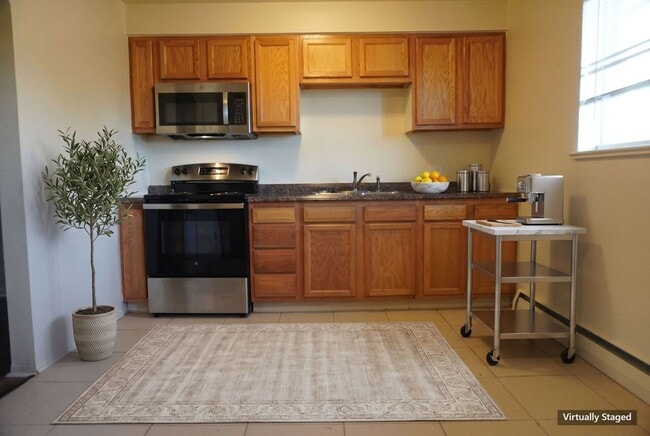 Photo - AVAILABLE NOW!!  FREE PETS & UTILITIES INCLUDED! Upgraded 3BR Lakewood Apt with New Luxury Flooring Unidad 1418 Hoyt St