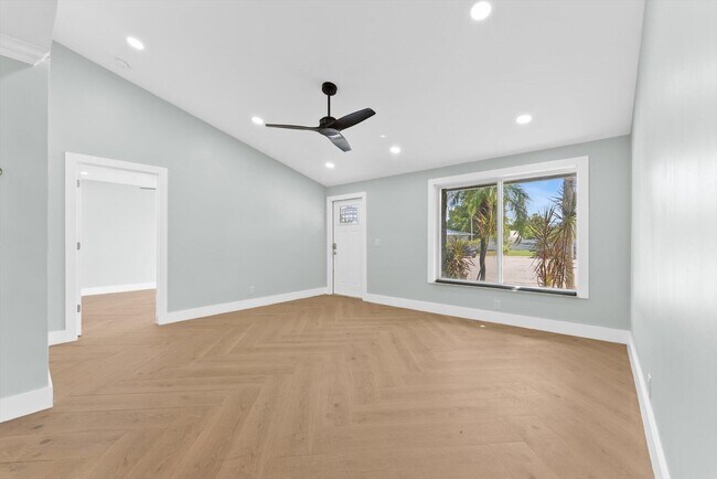 Photo - 1721 SW 10th St