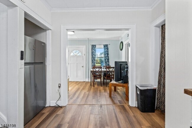 Photo - 120B Little Pl