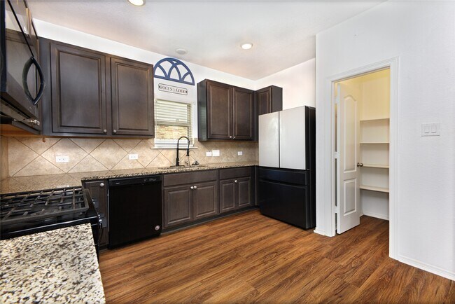 Photo - 2106 Benjamin Park