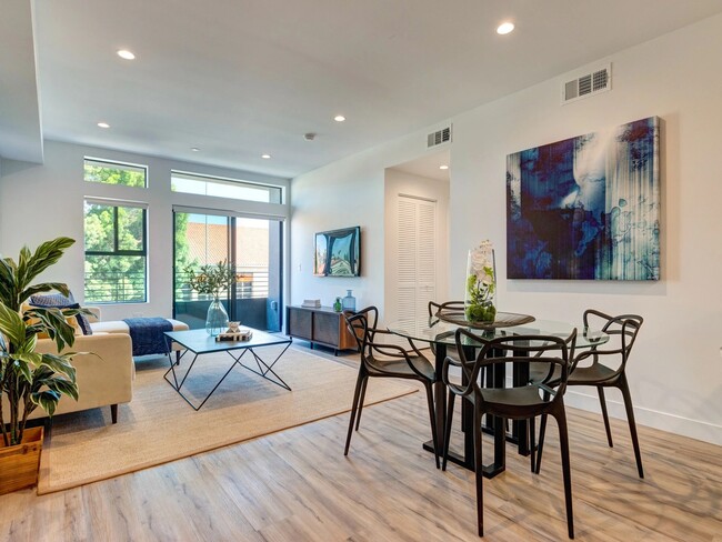 Photo - 338 Mariposa Ave Unidad 401