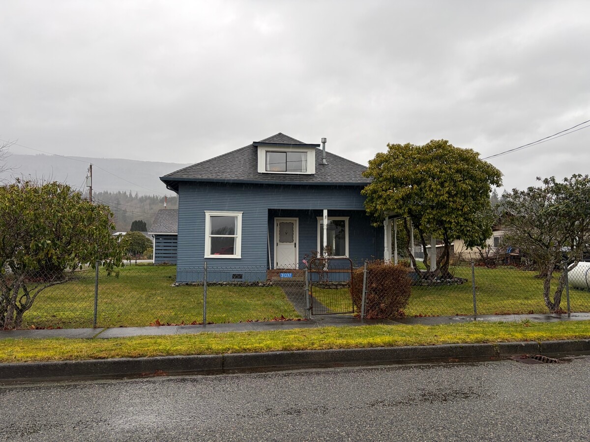 Photo - 31337 W Main St