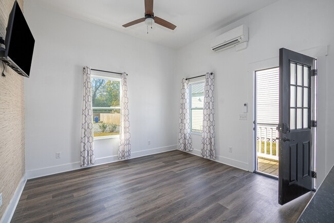 Photo - 637 E Anderson St